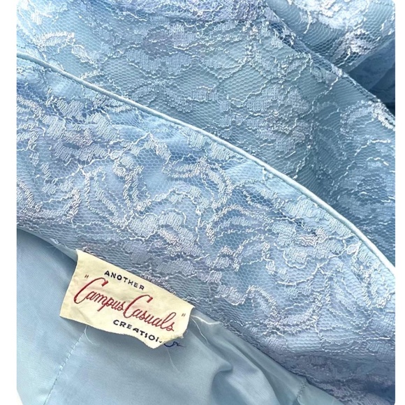 Vintage 1950’s 1960’s ‘Campus Casuals’ • Lace Babydoll Bed Jacket in Blue - M/L - Picture 2 of 10